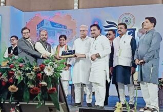 Gaurav Samagam 2023: Municipal Corporation Dhamtari was honored by Chief Minister Bhupesh Baghel