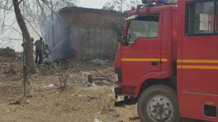 Explosion in firecracker factory: Fire broke out in firecracker factory, fire engines tried to extinguish the fire