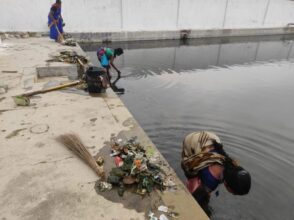 Balrampur News : Meera self-help group women getting additional income from cleanliness barrier