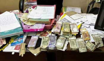 Suspend Patwari: Rs 5.26 lakh seized from Patwari, SDM suspended