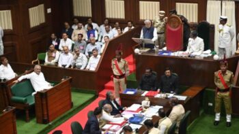 CG Budget Session 2023: Governor Biswabhushan Harichandan is reading the speech amidst the uproar of the opposition