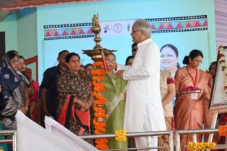 State Level Women's Conference: Chief Minister Bhupesh Baghel inaugurated the State Level Women's Conference by lighting the lamp