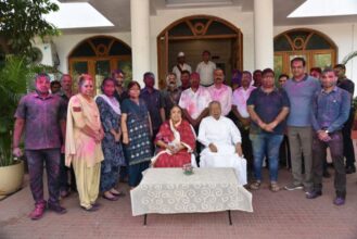 Holi 2023: Governor Harichandan wished Holi to the officers and employees of Raj Bhavan Secretariat