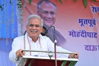 Unveiling Of The Statue: Chief Minister Bhupesh Baghel unveiled the statue of Late Pyarelal Belchandan