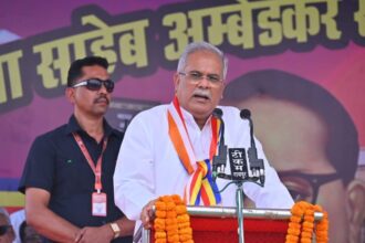 CM Bhupesh Baghel: CM Bhupesh Baghel paid floral tributes by garlanding the statue on Dr. Babasaheb Ambedkar Jayanti at Ambedkar Chowk