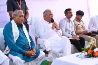 Bhent Mulakat: Chief Minister Bhupesh Baghel is meeting social organizations in Boriyakhurd of Raipur Rural Assembly