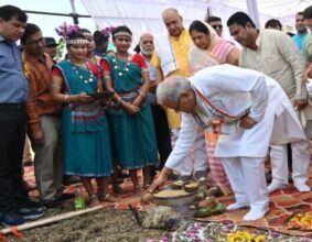 Akti Tihar: On Akti Tihar, the Chief Minister worshiped soil, planted seeds and plowed the field by driving a tractor.