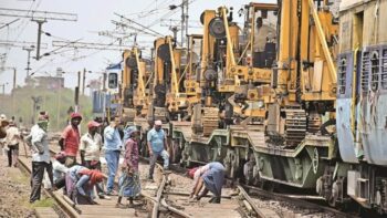 Railway News: Effect of mega block in Raipur, trains running seven to eight hours late, four thousand tickets canceled in three days