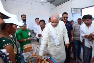 CM In Rural Industrial Park: CM Bhupesh Baghel observed livelihood activities in Beltukri Rural Industrial Park