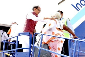 CM Shivraj: My dream of taking the elderly for pilgrimage by plane came true… 32 elderly pilgrims of the state left for Prayagraj