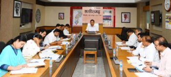 Mahanadi Bhavan: Under the chairmanship of Chief Secretary Amitabh Jain, a meeting was held here today at Mantralaya Mahanadi Bhavan to stop stray cattle on the roads.