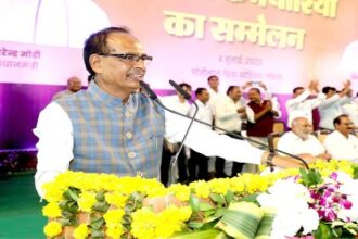 CM Learn-Earn Yojana: Chief Minister inaugurated the scheme by registering Raj Kushwaha himself