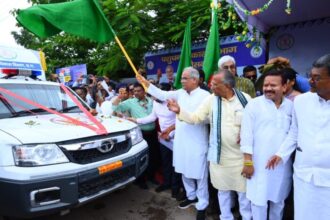 CM Gauvansh Mobile Medical Yojana: Chief Minister flagged off 50 mobile veterinary units