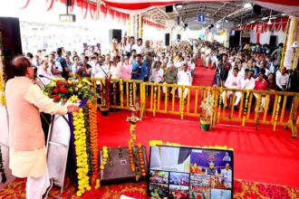 Amrit Bharat : Prime Minister Narendra Modi at the foundation stone laying ceremony of Amrit Bharat Railway Stations V.C. Addressed by...Chief Minister Shivraj attended the program from Vidisha