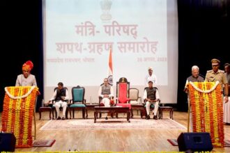 Take Oath: Madhya Pradesh Governor Mangubhai Patel administered the oath to the newly appointed ministers… Council of Ministers swearing-in ceremony concluded at Raj Bhavan