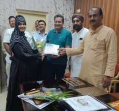 Excellent Seminary Teachers: Madrasa Board honors excellent seminary teachers