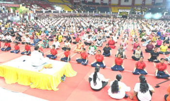 World Record of Yoga: World record of Yogasana will be made in Chhattisgarh: More than two thousand yoga practitioners practiced Setubandha Asana.