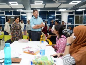 CS Amitabh Jain: Chief Secretary appreciated the arrangements of the library and Yuvodaya Academy, discussed with the study participants regarding their preparations and wished them well.