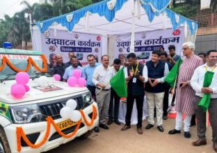 Mahtari Express Service: Deputy Chief Minister T.S. Singhdev flagged off the new ambulance for Mahtari Express service.