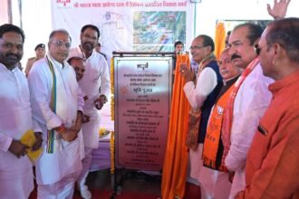 Saravaniya Maharaj: Chief Minister Shivraj Singh Chouhan addressed the public meeting in Saravaniya Maharaj of Javad (Neemuch).