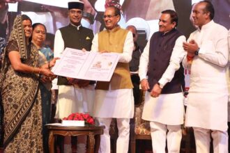 Phase III launched: Chief Minister inaugurated the third phase of Deendayal Rasoi Yojana at Kushabhau Thackeray Auditorium.