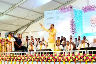 CM Shivraj: Chief Minister Shivraj Chauhan performed Bhoomi Pujan of construction works worth more than Rs 6 crore in Nimota...LPG gas cylinder will be available for Rs 450.