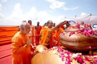 Statue of Unity: Chief Minister Shivraj Chauhan unveiled the 108 feet high statue of Adi Guru Shankaracharya along with the saint community in Omkareshwar...