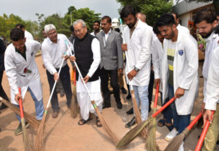 Cleanliness Fortnight: Governor Vishwabhushan Harichandan participates in Cleanliness Fortnight