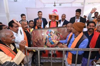 Greeted the CM: Yadav community delegation paid courtesy visit to the Chief Minister... Greeted the Chief Minister wearing Khumri and traditional attire