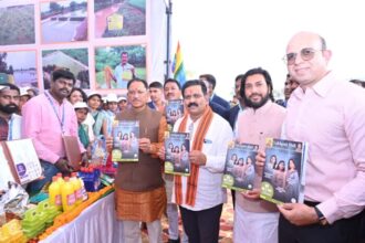 CM Vishnu Deo Sai: Chief Minister Vishnu Dev Sai inspected various departmental stalls set up in village Bendri.