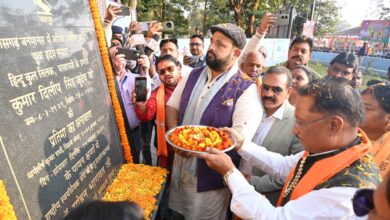 CM Garlanded the Statue: Chief Minister Vishnudev Sai garlanded the statue of late Dilip Singh Judev.