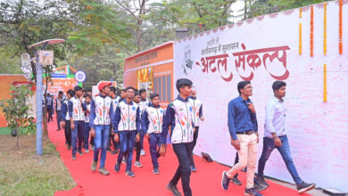 Exhibition organized on Atal ji: A group of residential school students saw the exhibition organized on Atal ji.