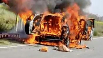 BIG Road Accident: Sad news…! The car went out of control and collided with the dumper… 8 wedding guests burnt alive… skeletons were on the car seats.