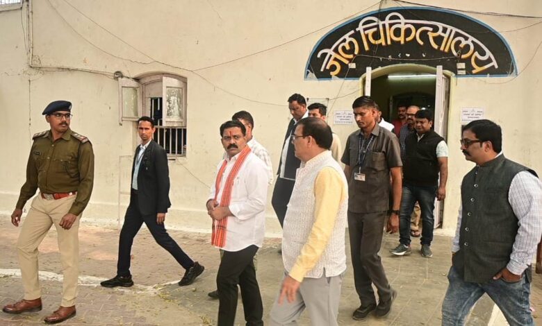 Surprise Inspection: Deputy Chief Minister and Home Minister Vijay Sharma conducted surprise inspection of Central Jail Raipur.