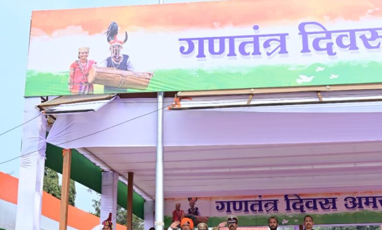 75th Republic Day: Chief Minister Sai hoisted the flag at Bastar district headquarters Jagdalpur on the auspicious occasion of 75th Republic Day.