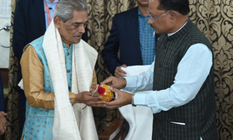 Courtesy Meet: Chief Minister Vishnu Dev Sai said that the honor of Bareth ji is the honor of Raigarh Gharana, also remembered the contribution of late Maharaja Chakradhar Singh.